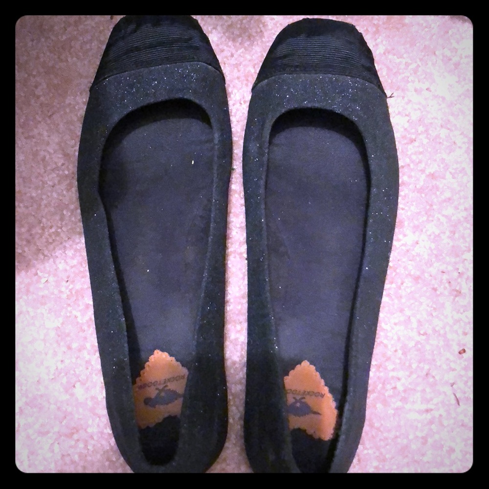Black sparkly flats!
